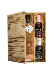 Set Mandlovka 0,5l 38% a Višňová mandlovka 0,2l 33% a Kávová Mandlovka 0,2l 25% Hustopečská mandlárna lihovina + Dárkové balení dřevěné